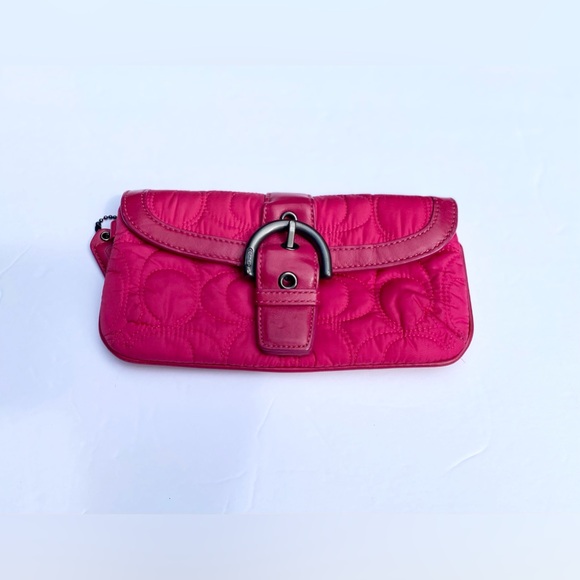 Coach Soho pink quilted signature clutch - Picture 2 of 11